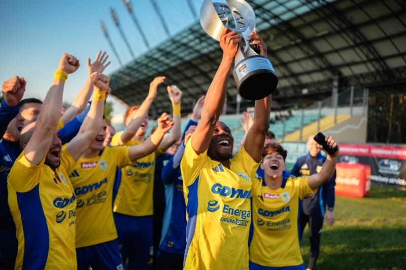 d2800dd5_stal-stalowa-vs-arka.jpg